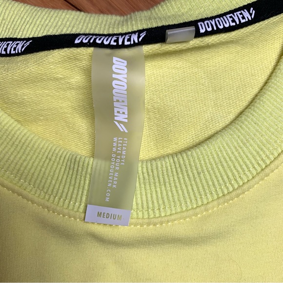 ⭐️Vaca Soon Sale⭐️ DOYOUEVEN Cropped Crewneck - Picture 2 of 5